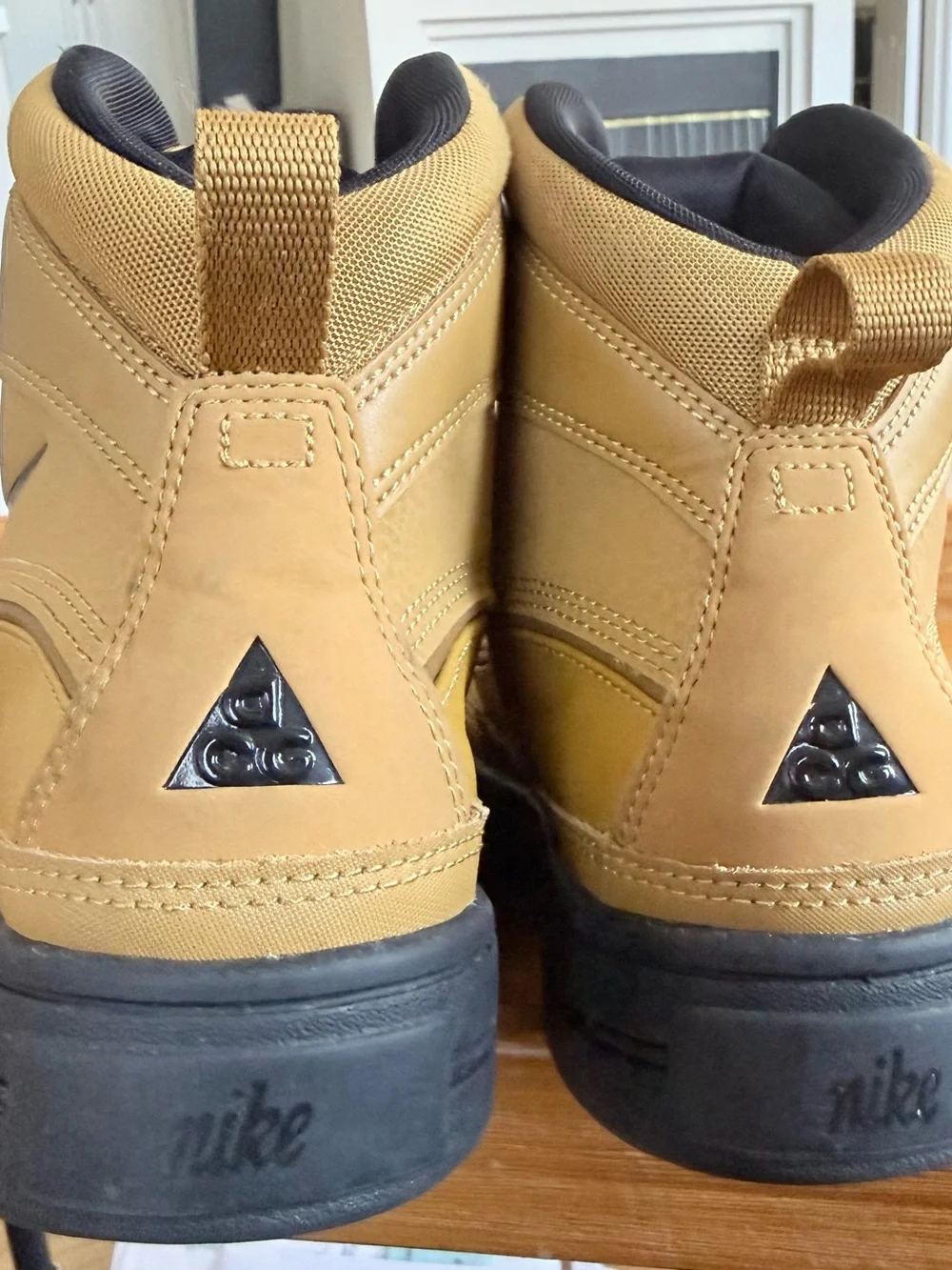 Nike Men’s ACG Woodside 2  Wheat/Tan Lace-Up Outdoor Boots Sz 7